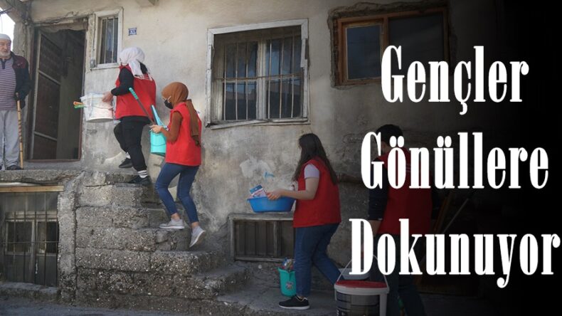Gençler Gönüllere Dokunuyor!