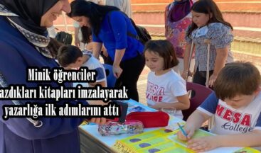 Minik öğrenciler yazdıkları kitapları imzalayarak yazarlığa ilk adımlarını attı.