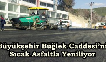 Büyükşehir Büğlek Caddesi’ni Sıcak Asfaltla Yeniliyor.