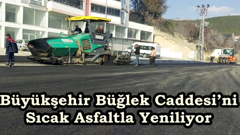 Büyükşehir Büğlek Caddesi’ni Sıcak Asfaltla Yeniliyor.
