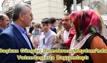 Başkan Güngör, Demokrasi Meydanı’nda Vatandaşlarla Bayramlaştı.