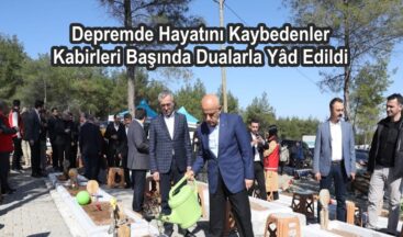 Depremde Hayatını Kaybedenler Kabirleri Başında Dualarla Yâd Edildi.