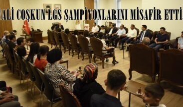 VALİ COŞKUN LGS ŞAMPİYONLARINI MİSAFİR ETTİ.