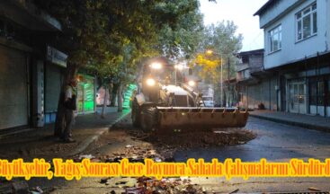 Büyükşehir, Yağış Sonrası Gece Boyunca Sahada Çalışmalarını Sürdürdü.