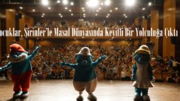 Çocuklar, Şirinler’le Masal Dünyasında Keyifli Bir Yolculuğa Çıktı.