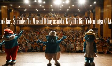 Çocuklar, Şirinler’le Masal Dünyasında Keyifli Bir Yolculuğa Çıktı.