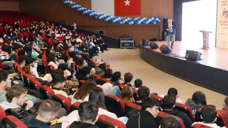 Büyükşehir’in YKS Kampı 4’üncü Gününde de Büyük Bir İlgiyle Devam Etti.