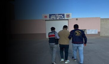 Aranan şahıslar yakalandı.