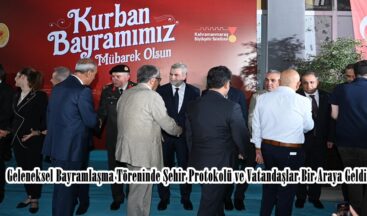 Geleneksel Bayramlaşma Töreninde Şehir Protokolü ve Vatandaşlar Bir Araya Geldi.