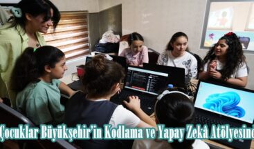 Çocuklar Büyükşehir’in Kodlama ve Yapay Zekâ Atölyesinde.
