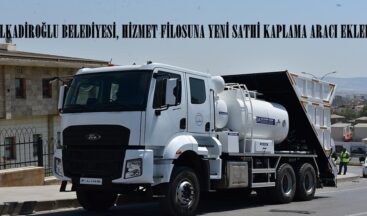 DULKADİROĞLU BELEDİYESİ, HİZMET FİLOSUNA YENİ SATHİ KAPLAMA ARACI EKLEDİ.