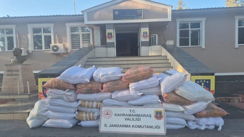 Jandarma 1.000 Kg Kıyılmış Tütün ele geçirdi.