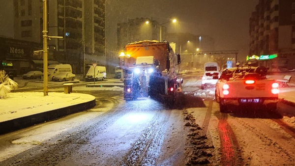 Yoğun Kar Yağışına Büyükşehir’den Anında Müdahale.