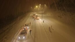 Büyükşehir’den Gece Boyunca Kar Mesaisi.