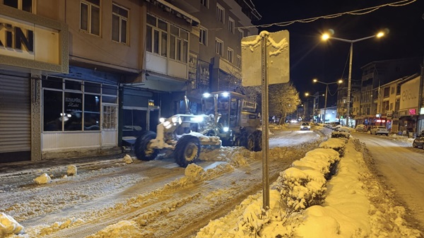 Büyükşehir’den Şehir Genelinde Kış Şartlarıyla Etkin Mücadele.