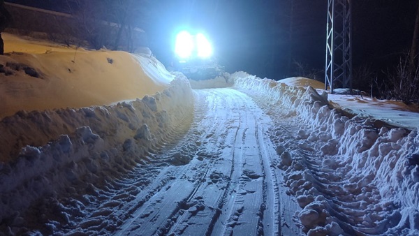 Büyükşehir, Kırsalda da Karla Mücadelesini Kesintisiz Sürdürüyor.