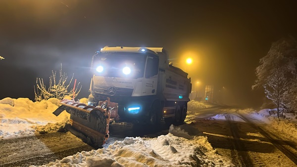 Büyükşehir, Şehrin Dört Bir Yanında Kar Mesaisini Sürdürüyor.