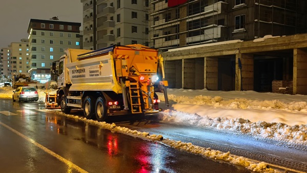 Şehir Merkezinde Arterler Ulaşıma Açık, Buzlanmaya Geçit Yok.