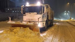 Büyükşehir, Kar Mesaisini Gece Saatlerinde de Kesintisiz Sürdürüyor.