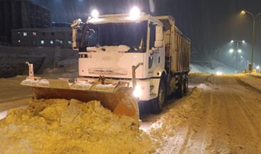 Büyükşehir, Kar Mesaisini Gece Saatlerinde de Kesintisiz Sürdürüyor.