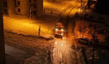 Büyükşehir’den Önsen ve Kurtlar’da Kar ve Buzlanmaya Karşı Etkin Mücadele.