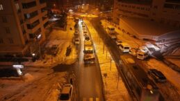 Büyükşehir,Arterlerde Buzlanmanın Önüne Geçmek İçin Çalışmalarını Durmaksızın Sürdürüyor.