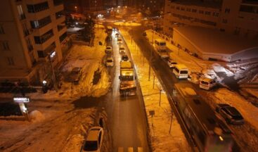 Büyükşehir,Arterlerde Buzlanmanın Önüne Geçmek İçin Çalışmalarını Durmaksızın Sürdürüyor.