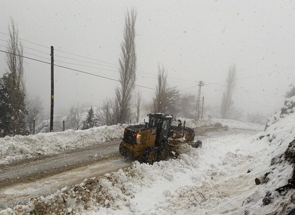 Onikişubat Belediyesi’nden kırsalda kesintisiz ulaşım için 7/24 karla mücadele.
