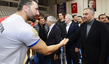 Namağlup liderliğini sürdüren Onikişubat Belediyespor Voleybol Takımı’na MADO dopingi.