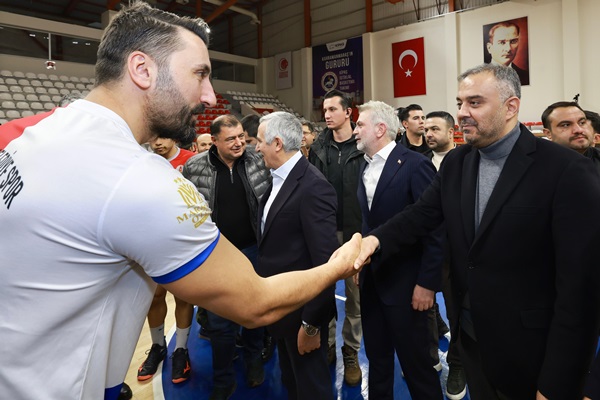 Namağlup liderliğini sürdüren Onikişubat Belediyespor Voleybol Takımı’na MADO dopingi.