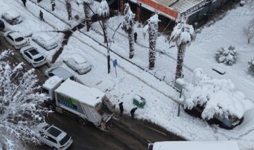 Zorlu kış şartlarına rağmen Onikişubat’ta temizlik hizmetleri aksamıyor.
