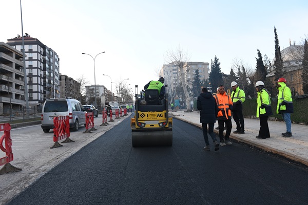 Yol Konforu İçin Asfalt Mesaisi Hız Kesmeden Sürüyor.