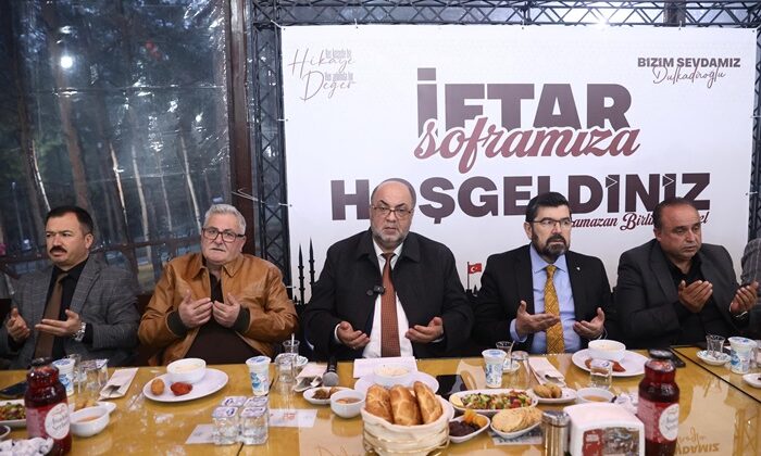 BAŞKAN AKPINAR, 105 MAHALLE MUHTARIYLA İFTARDA BULUŞTU.