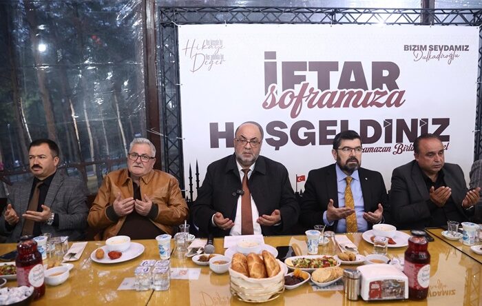 BAŞKAN AKPINAR, 105 MAHALLE MUHTARIYLA İFTARDA BULUŞTU.