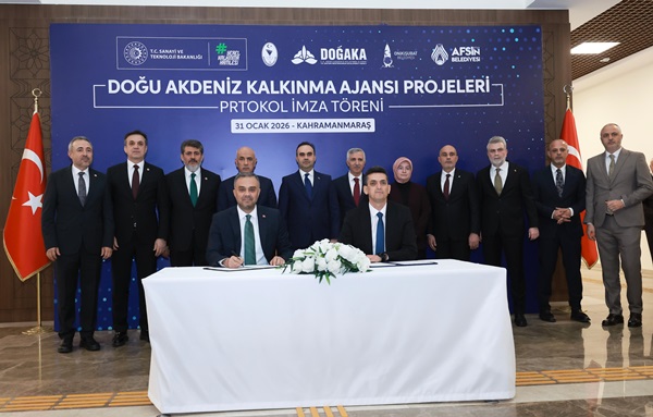 Başkan Toptaş, Bakan Fatih Kacır’ın katıldığı imza töreninde ONİKAD’ın protokolünü imzaladı.