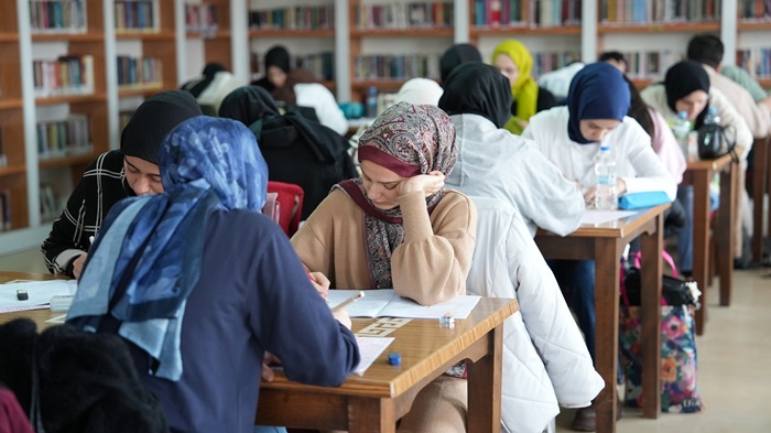 Büyükşehir’den Başarıya Giden Yolda Öğrencilere KPSS Provası.
