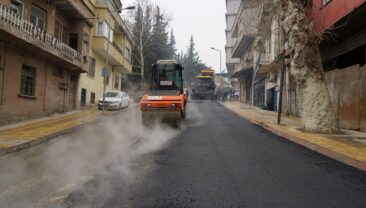 Yollar Tek Tek Yenileniyor.