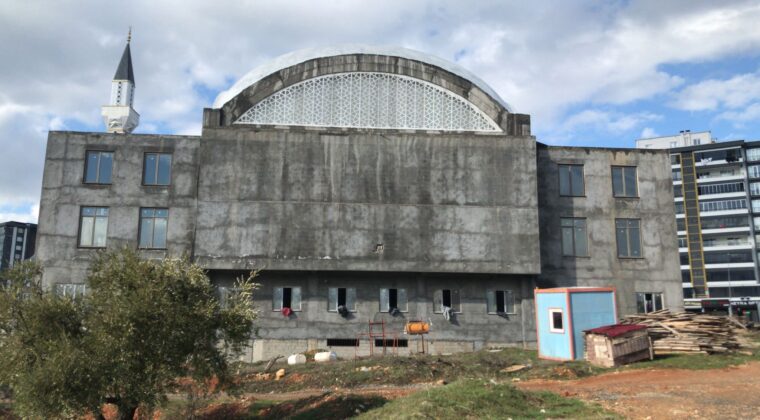 KAHRAMANMARAŞ’TA DEV KÜLLİYE YÜKSELİYOR: MALİK EŞTER CAMİİ HAYIRSEVERLERİ BEKLİYOR.