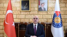 KSÜ Rektörü Prof. Dr. Mahmut Ak’tan İstiklal Marşı’nın Kabulünün 105. Yılı Mesajı.