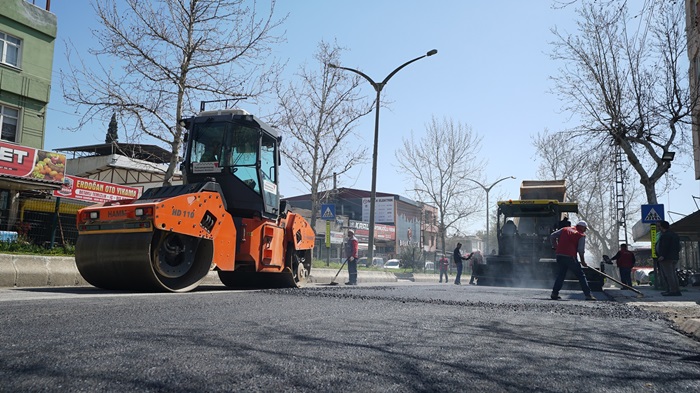 Şehirde Asfalt Mesaisi Sürüyor.