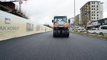 Büyükşehir, Dulkadiroğlu’nda Asfalt Mesaisini Sürdürüyor.
