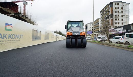 Büyükşehir, Dulkadiroğlu’nda Asfalt Mesaisini Sürdürüyor.
