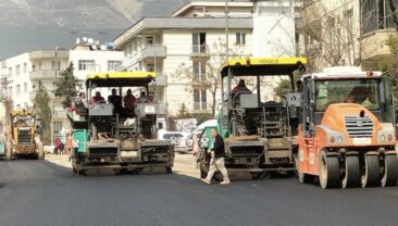 Büyükşehir, Dulkadiroğlu Yenişehir Mahallesi’nde Asfalt Seferberliğini Sürdürüyor.