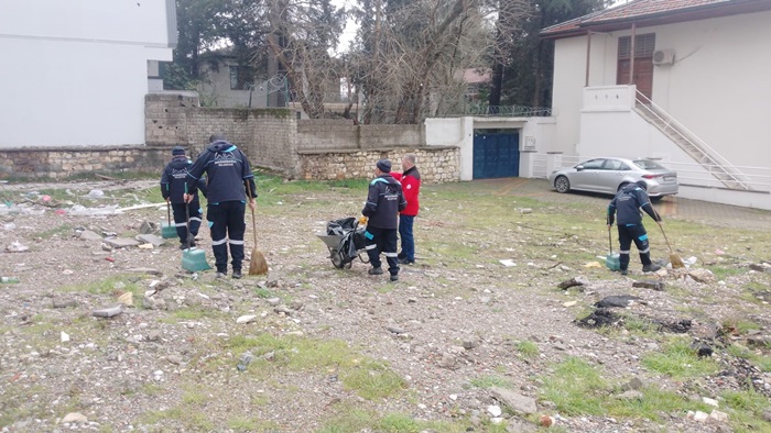 DULKADİROĞLU’NDA BAYRAM ÖNCESİ TEMİZLİK ÇALIŞMALARI HIZ KAZANDI.