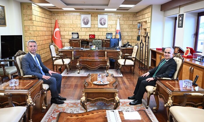 Prof. Dr. Sait Mesut Doğan’dan KSÜ Rektörü Prof. Dr. İbrahim Taner Okumuş’a Hayırlı Olsun Ziyareti.