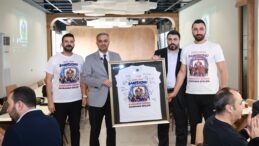 Başkan Toptaş, Efeler Ligi’ne yükselen Onikişubat Belediye Spor ile şampiyonluk yemeğinde buluştu.