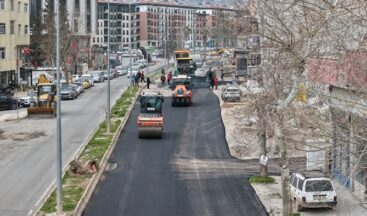 Büyükşehir, Dulkadiroğlu’nda Asfalt Mesaisini Sürdürüyor.