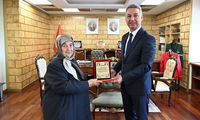 Hayırsever Ayranpınar Ailesinden KSÜ Sağlık Uygulama ve Araştırma Hastanesi’ne Destek.