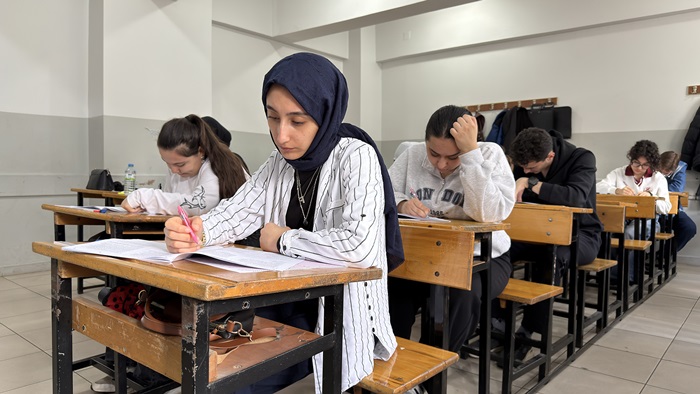 Gençler Gerçek Sınav Atmosferini Büyükşehir’in Denemeleriyle Yaşıyor.