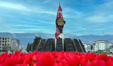 Şehir Çiçek Açtı; Kavşaklarda Görsel Şölen.